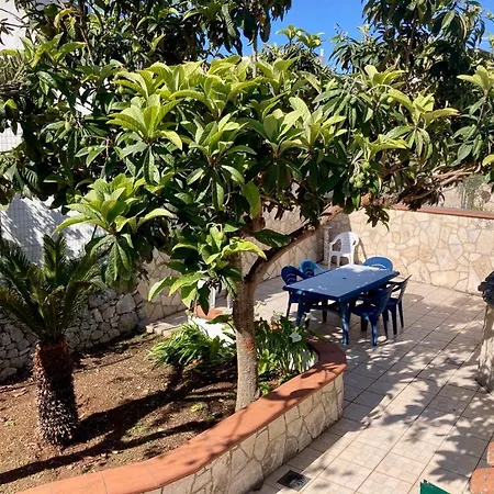 Trullo Il Nespolo شقة